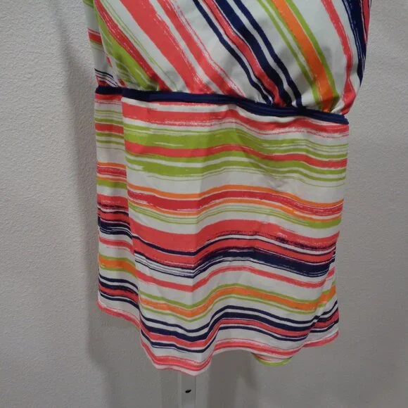 Nike Women's Tankini Swimsuit Top Padded Size 12 Striped - Picture 4 of 15